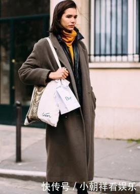 大衣|大衣+卫衣=个性时髦,今冬就这么穿了!虽然混搭,但很时尚