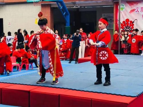  大南路小学493件创意“剪纸汉服”登上“秀场”，展现民族服饰之美！