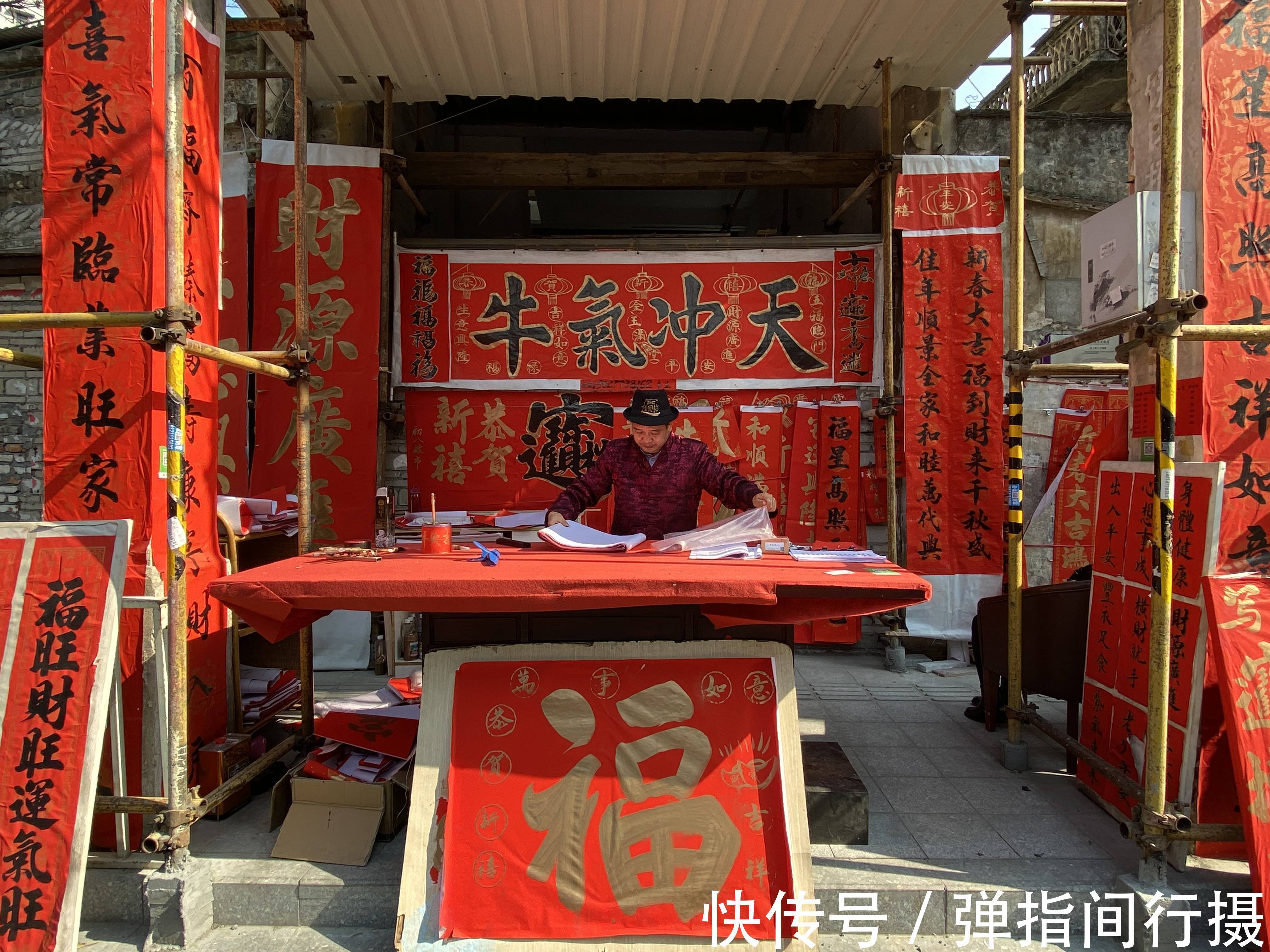 春联&佛山最有年味的老街,百米街道挂满春联,组合体书法外地人难看懂