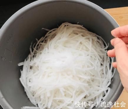 鸡蛋|两个鸡蛋、一根萝卜，8分钟搞定早餐！简单又好吃，适合上班族！