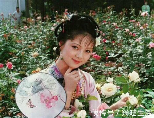 四大名著$87版《红楼梦》“贾宝玉”说她当年太漂亮,剧组的男生都暗恋她