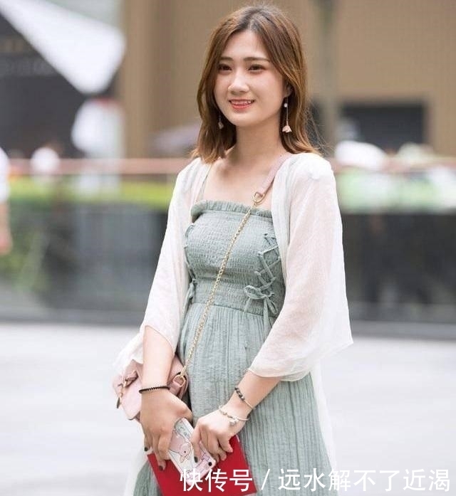 不仅款式好看也不失大方美感,连衣裙展现你不凡的时尚品位