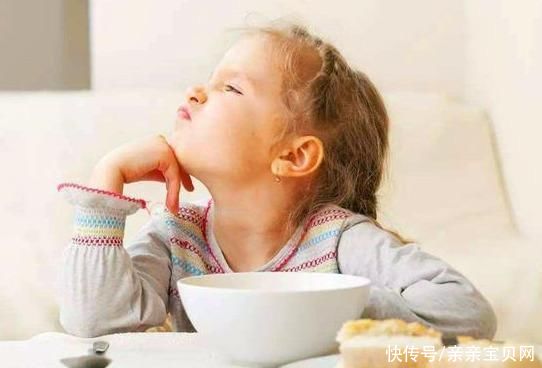 妈妈|爷爷奶奶宠孙子，上学还不会拿筷子：宝宝的精细运动，妈妈别大意