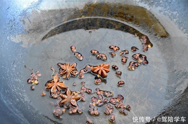 腌黄瓜还只加盐,那就错了!多加这一步,黄瓜嘎嘣脆,久放也不坏!