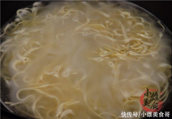 陈醋|煮面条最忌开水下锅，面馆老师傅教我技巧，简单3步，劲道又弹牙