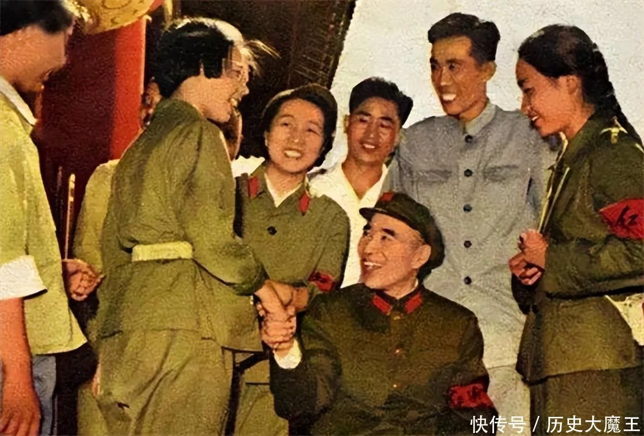 九大后,周总理邀林彪搬进中南海,林彪以三个一点拒绝,这是为何 -6park.com