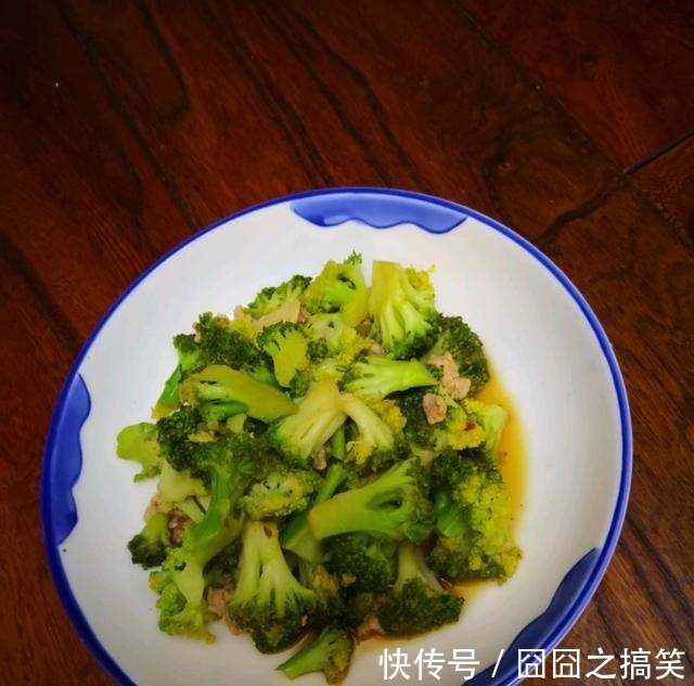 “西兰花”有人焯水!有人直接炒!酒店大厨说这样做,又脆又入味