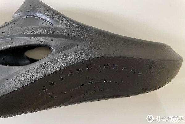 屎感|咕咚减震舒缓拖鞋,给予的不仅仅是踩屎感