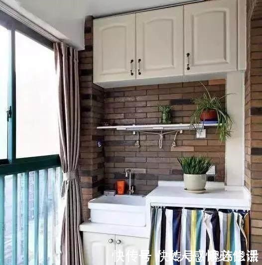 砖砌|老婆在阳台腾出一平米,做了个砖砌洗衣房,实用又美观