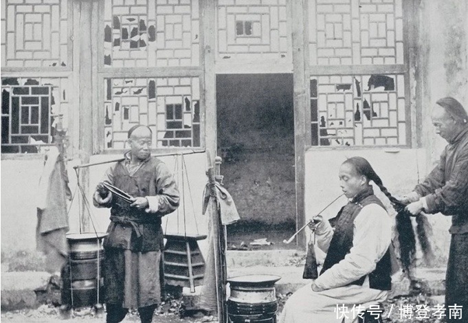 猪蹄|清朝老照片:女子心宽体胖,脚却小如猪蹄,图3贵族女子聚会