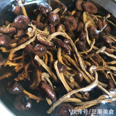 5分钟就能做好的干锅肥肠,简单又好吃