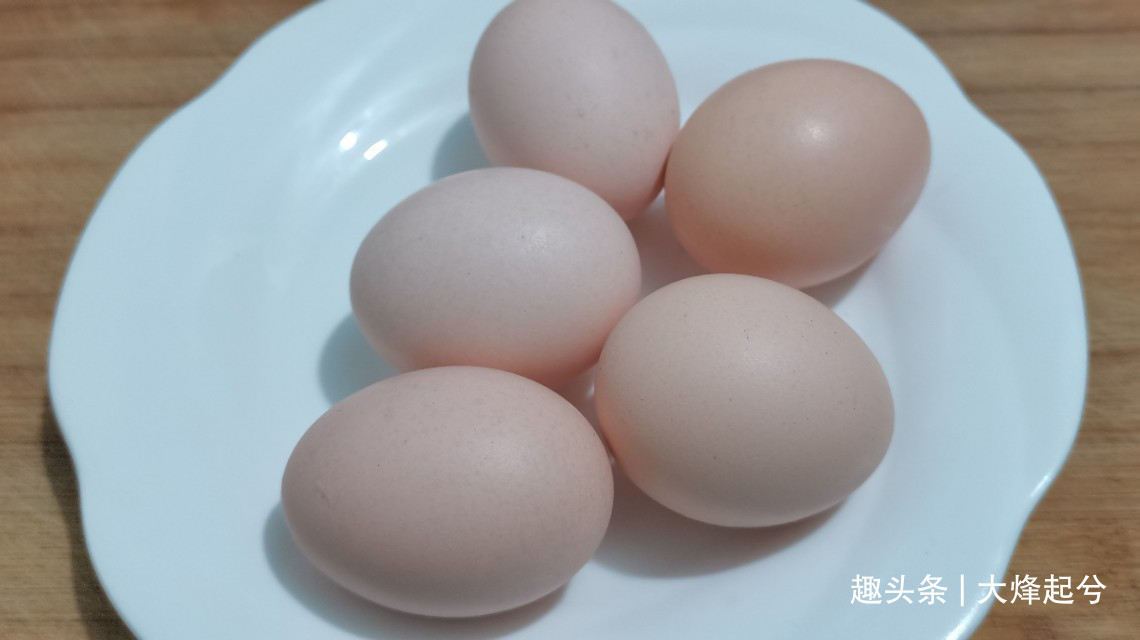 鸡蛋羹怎么做才更滑嫩教你一招，鲜香又爽滑，想蒸老都难