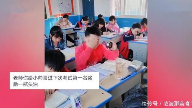 小男生用杯盖当镜子给头发“做造型”火了，网友：快让他进演艺圈