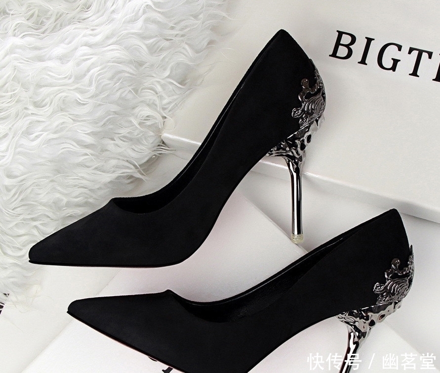 入秋“高跟鞋”火了,上脚显美嫩,搭配小脚裤,美的不要太过分