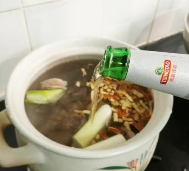 冬至|炖羊肉汤不要花椒、大料和料酒,加这两样味道鲜美,还没羊膻味!