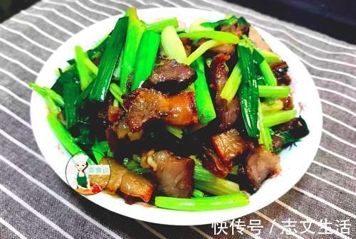 蒜苗|年夜饭必吃的小炒菜，炒一炒5分钟就上桌，鲜香开胃，下酒又下饭