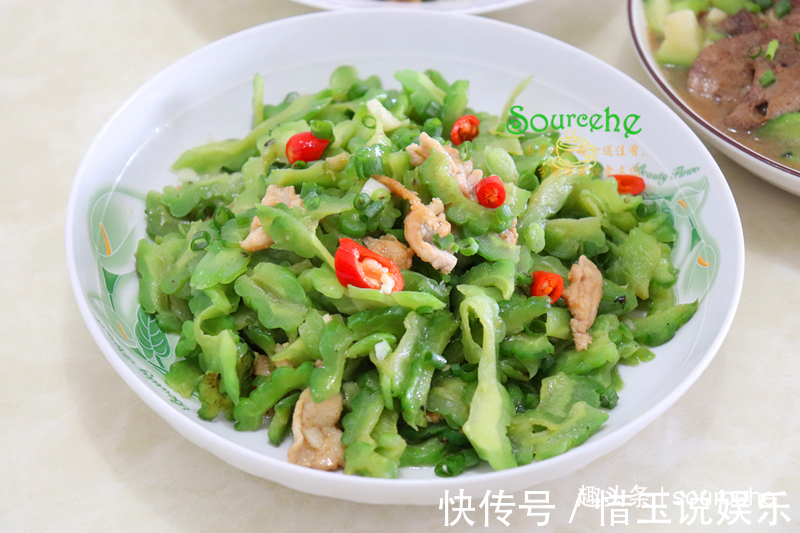 放暑假了,孩子送回老家,婆婆只做了三道家常菜,儿子却很喜欢吃