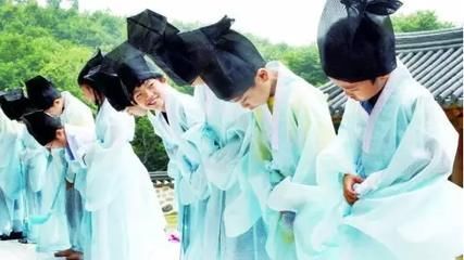 之中|当人问“您贵姓”时,一般人回答“免贵”,但有2个姓不必用免贵