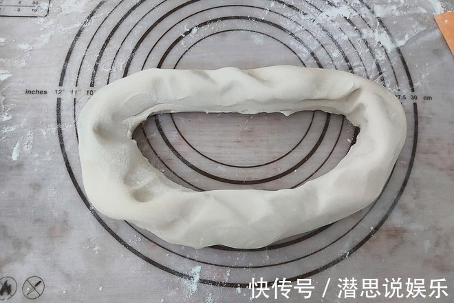 韭菜盒子的家常做法，皮薄馅大而且不出水，香酥又入味，超级解馋