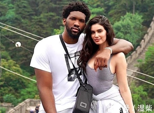 斯嘉丽|浅谈NBA，为何黑人球员都喜欢娶白人为妻，这里有什么玄机？