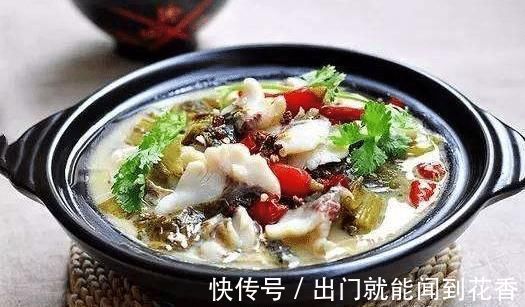 鱼肉|做酸菜鱼时,万万不可直接煮,掌握这3点,鱼片不碎,鲜嫩无腥味