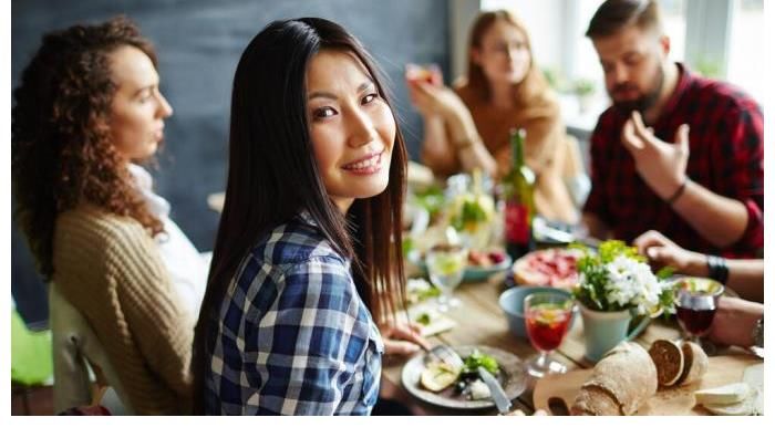 骨骼|骨质疏松不能吃花生？医生劝诫：除了花生外，这2种素食也要少吃
