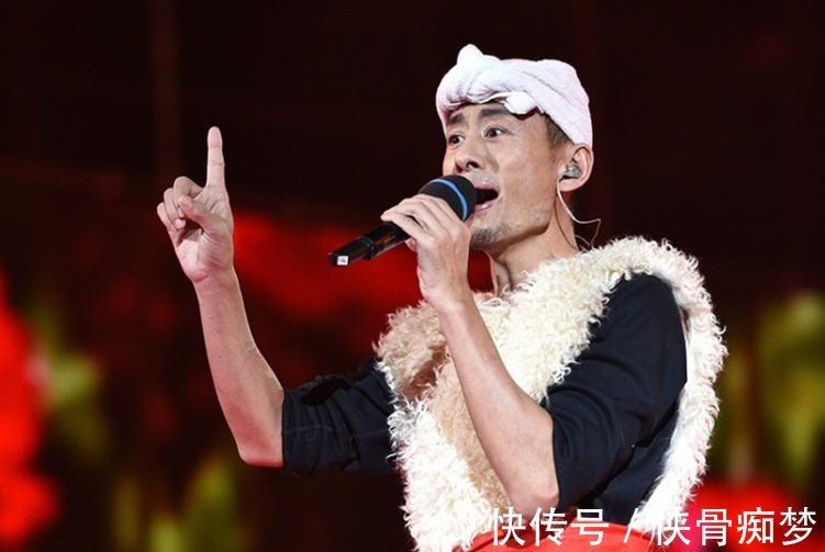 封殺|靠扮演農(nóng)民走紅上春晚,娶了超女老婆,身份曝光后慘遭央視封殺