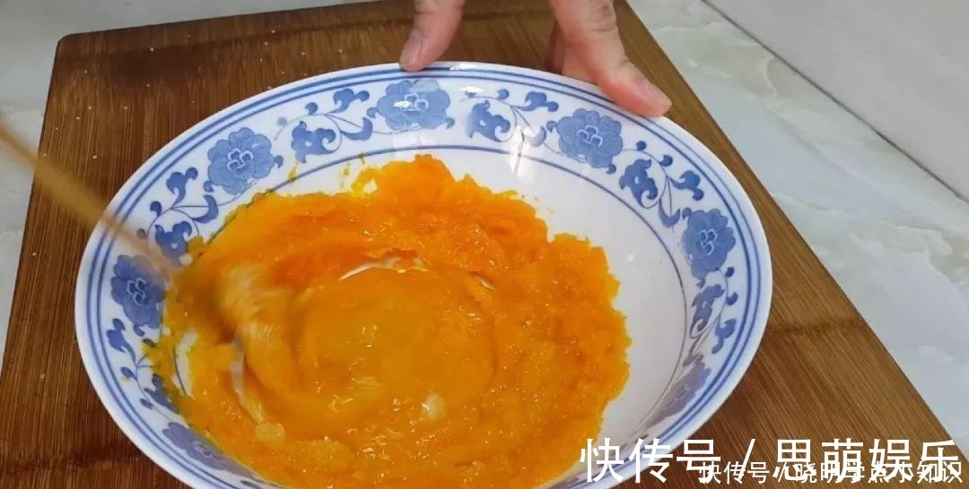 鸡蛋|半个南瓜,1个鸡蛋,不用一滴水,比油条做法简单,比蛋糕都好吃