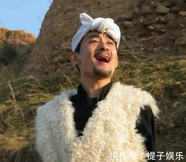 草原上升起不落的太阳|“放羊娃”到年入千万，阿宝身份被揭穿后，如今成了这个样子