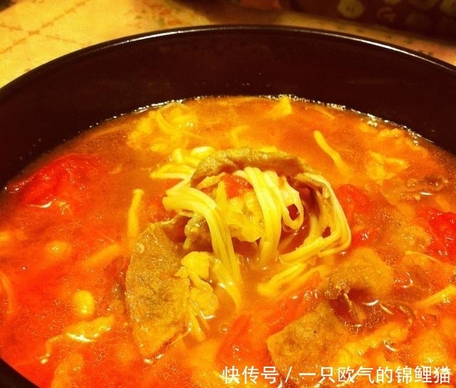 汤汁|巨开胃,低脂金针菇番茄肥牛汤,好喝到汤汁都不剩,暖心又暖胃!