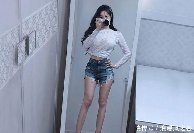 凹凸|街拍:清爽飘逸灵动的小姐姐,凹凸曼妙,走在街头显得格外自信!