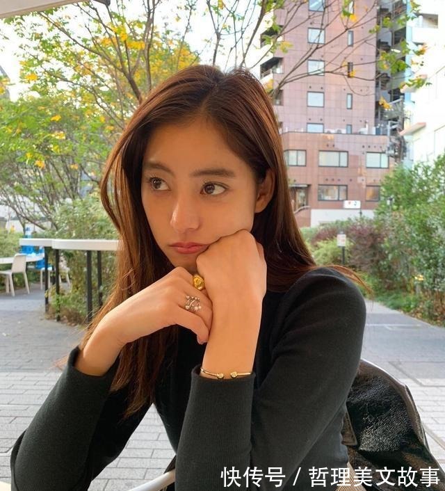 街拍 分享日本女生的4个穿衣习惯，搭配起来温柔耐看，坚持下去变女神！