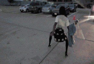 |搞笑GIF：花大价钱在网上买的 你们帮我看看是不是正品