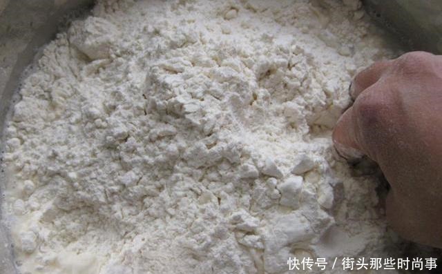 酵母粉|发面,直接加酵母粉是外行,学会这样做,面发得又快又好