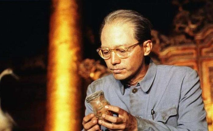 口红|溥仪半夜吃“河车丸”,发现贴身侍卫嘴角有口红,揭开一桩皇室丑闻