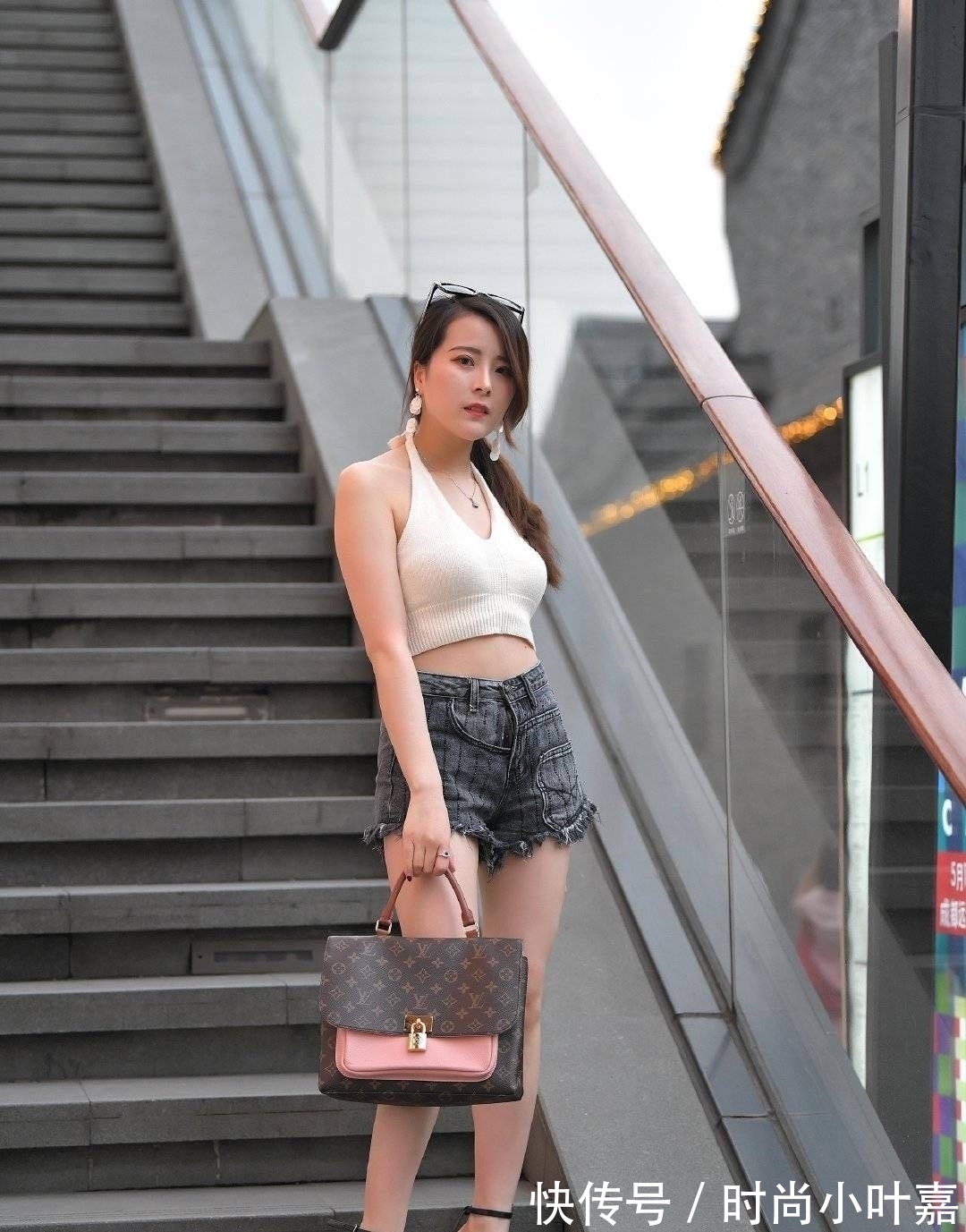 蜜桃裤 贵妇真节约钱,“蜜桃裤”都掉色了也翻出来穿