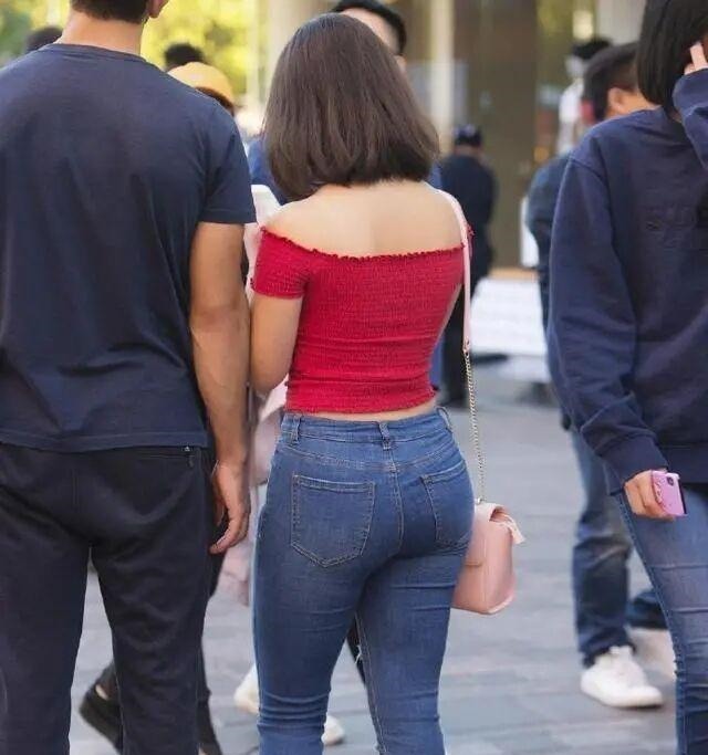 cpm 酷系风格的打底裤来喽,酷感十足还保暖,简单好学