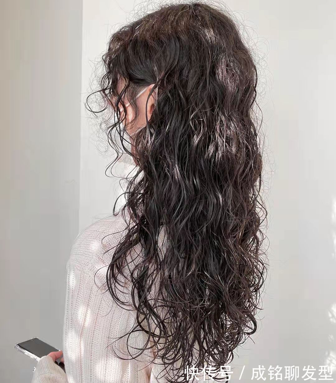 卷发|“冷烫”已经过时了?看看这种很火的湿发卷烫发,省钱又好打理