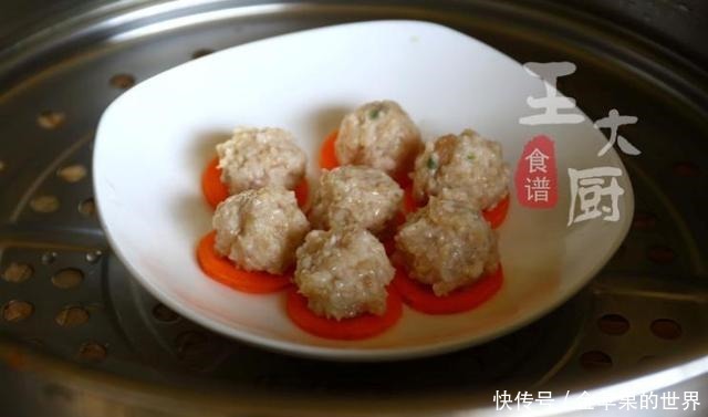 蒸莲藕鸡胸肉丸子这样做,超入味,一口一个,还不用担心长肉