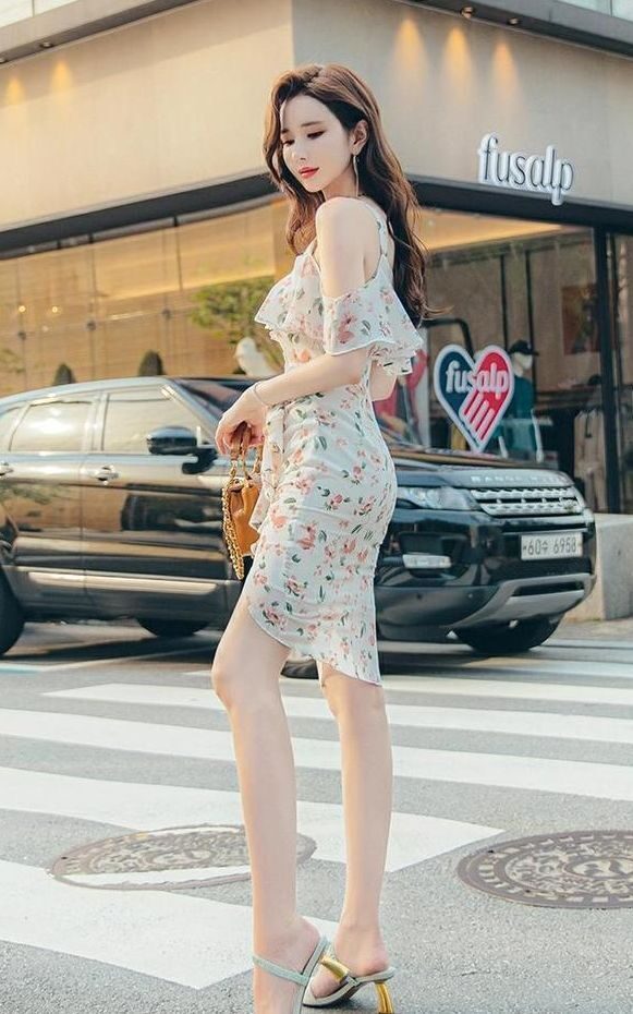 繁化简 时尚有型气质绝伦,碎花雪纺吊带背心裙,洋气时髦