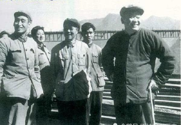 上将|1955年授衔，这个大军区两个副政委，为何一个是上将一个是少将？