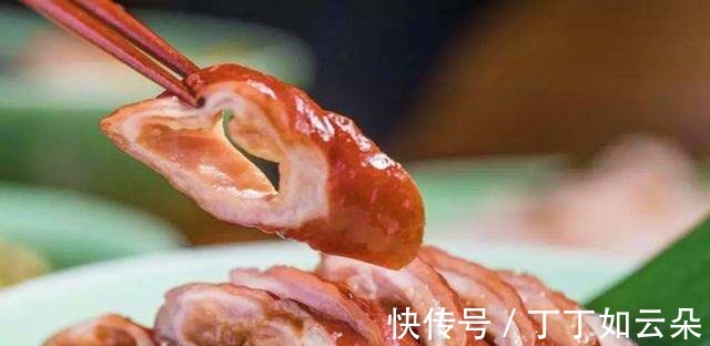 大肠用啤酒煮一煮，出锅比炒大肠更香，学会摆摊一天能卖500份！