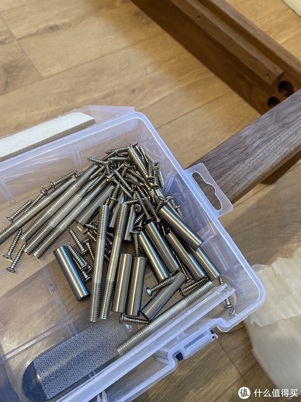 装修|实木盲盒:黑胡桃床和床头柜