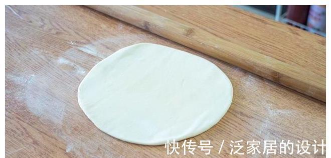 亦菜|最近早餐迷上这道面食，一擀一卷，咬一口满嘴香，三伏天要多吃