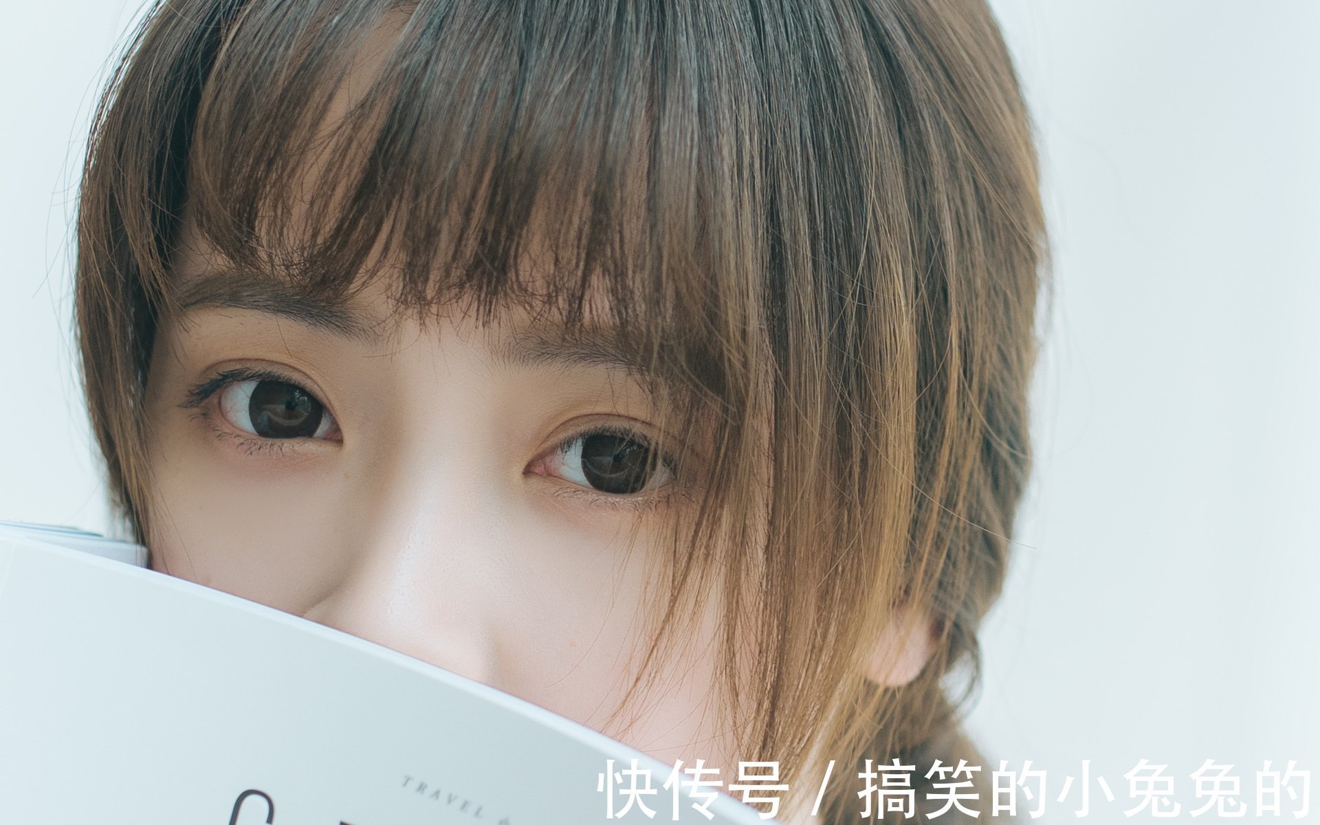 |搞笑GIF段子:兄弟,我没有把你的手机挡住,真的不好意思啦