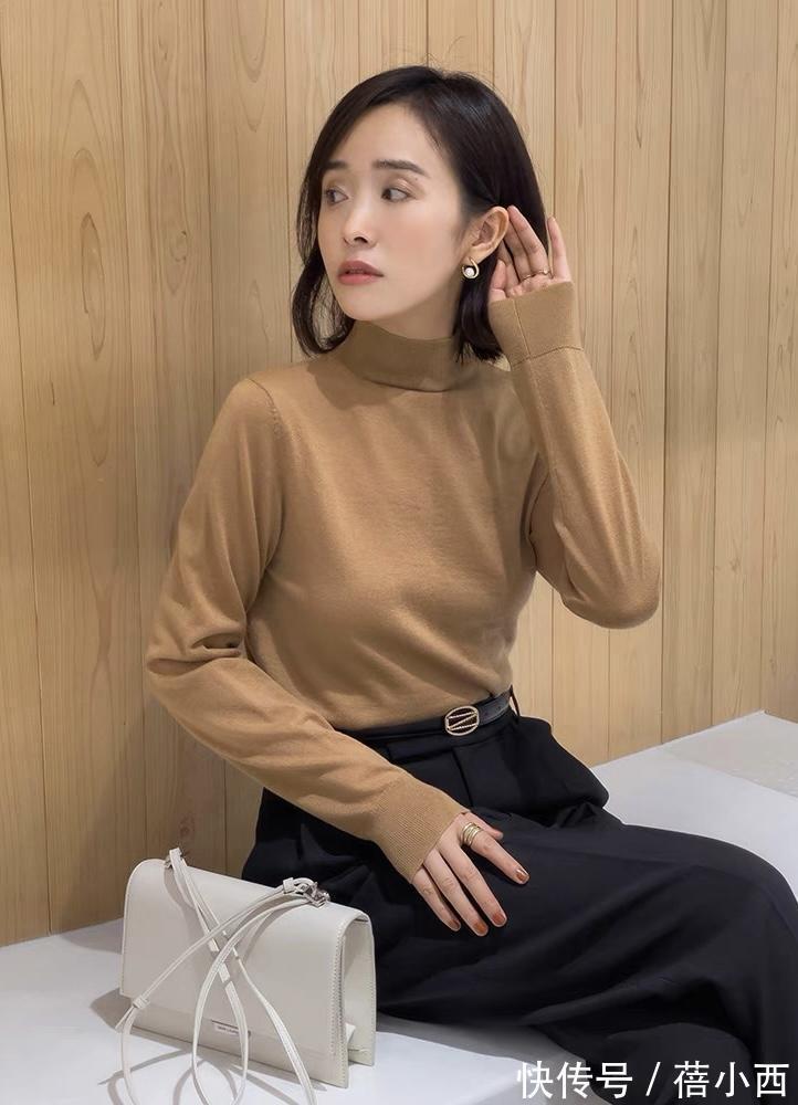 女人|40岁女人多穿“纯色上衣”,记住这3个搭配思路,气质远胜同龄人