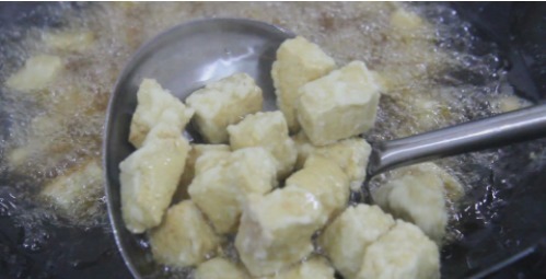 大厨手把手教你红烧豆腐的做法,嫩滑入味有诀窍,一看就会做