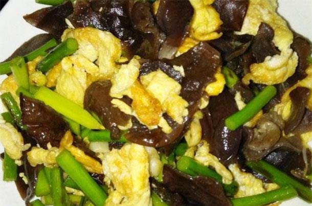 生长发育|夏至孩子贪吃冷饮嗓子发炎易咳嗽，多吃杀菌菜，杀菌消炎止咳润肺