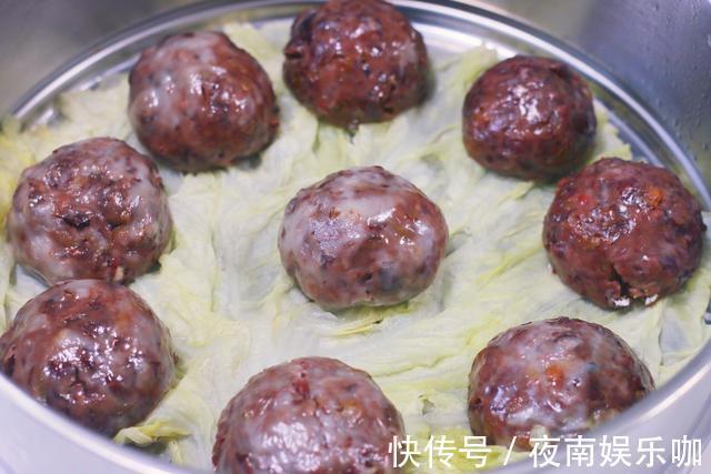 香甜|东北粘豆包的懒人做法,晶莹剔透,软糯香甜,刚出锅就吃了仨