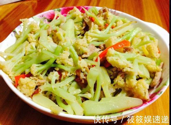炒花菜时不要急着焯水,大厨教你一招,炒出来的菜鲜香味美!